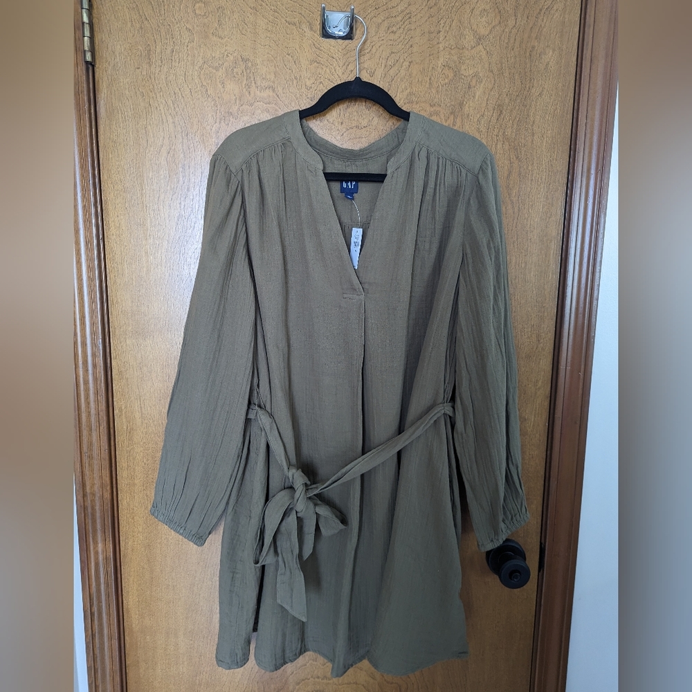 Nwt gap dress.